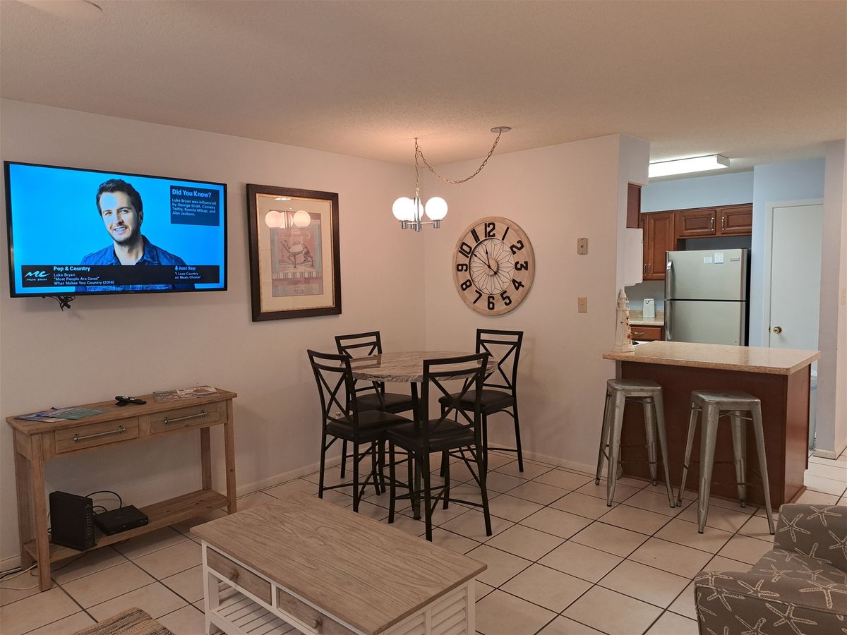 Kitchen & Dining Area