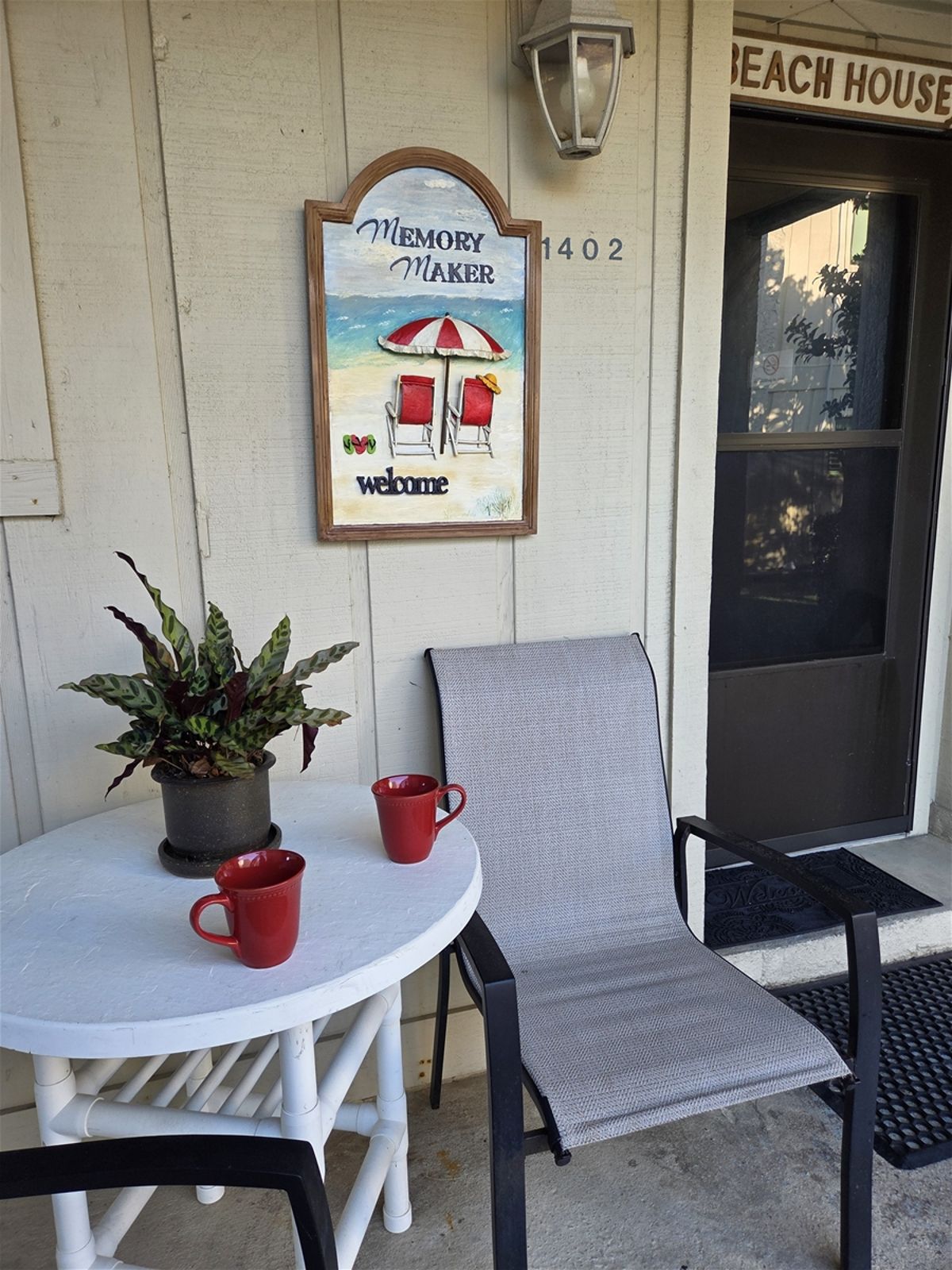 1402 Memory Maker Outside Front Entrance