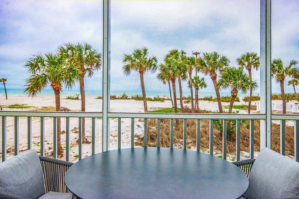 Beach Villa 2313, Upscale and Beautiful Beach Front Condo with Gorgeous Gulf Sunsets