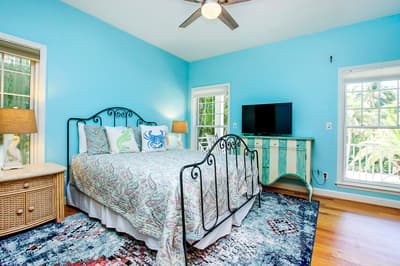 Sandy Seas Villa - Just one home from the Sand