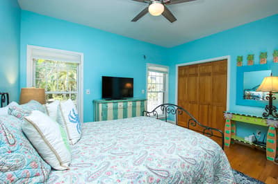 Sandy Seas Villa - Just one home from the Sand