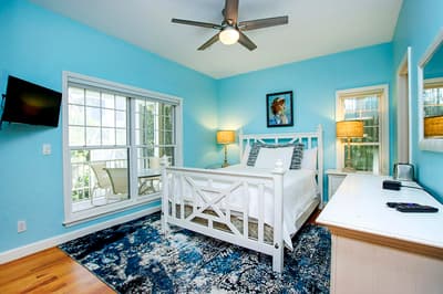 Sandy Seas Villa - Just one home from the Sand