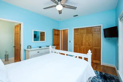 Sandy Seas Villa - Just one home from the Sand
