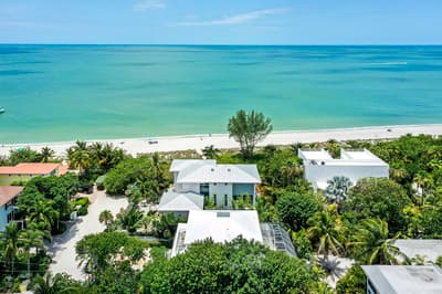 Sandy Seas Villa - Just one home from the Sand