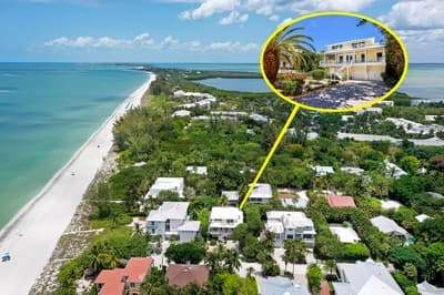 Sandy Seas Villa - Just one home from the Sand
