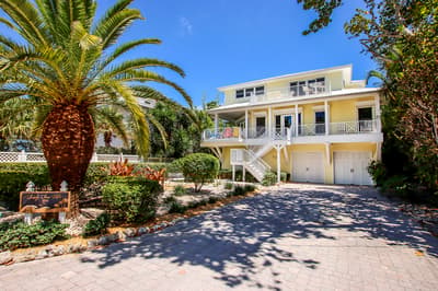 Sandy Seas Villa - Just one home from the Sand