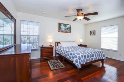 Sea Bell Home - Short walk to Bowman`s Beach. Spacious vacation rental home