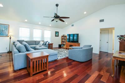 Sea Bell Home - Short walk to Bowman`s Beach. Spacious vacation rental home
