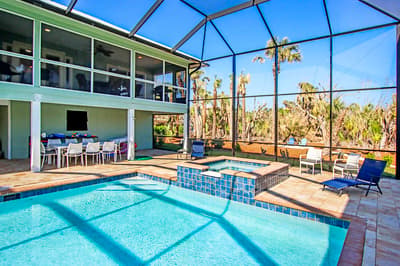 Sea Bell Home - Short walk to Bowman`s Beach. Spacious vacation rental home