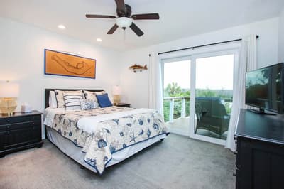 Snook Away - Six bedroom bay front home nicely updated
