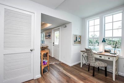 Snook Away - Six bedroom bay front home nicely updated