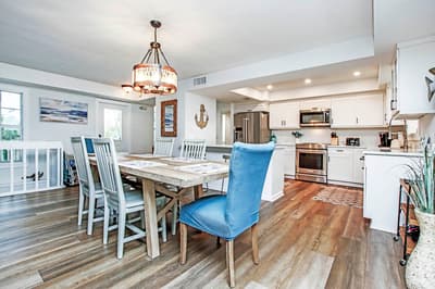 Snook Away - Six bedroom bay front home nicely updated