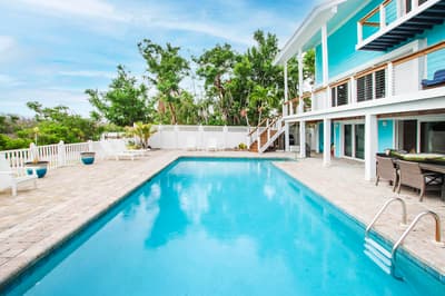Snook Away - Six bedroom bay front home nicely updated