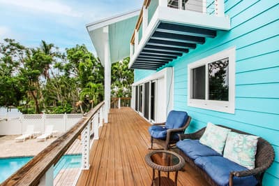 Snook Away - Six bedroom bay front home nicely updated