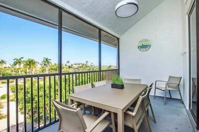 Villa 3237 Captiva Island Escape: Updated Condo with Pool, Steps to Beaches