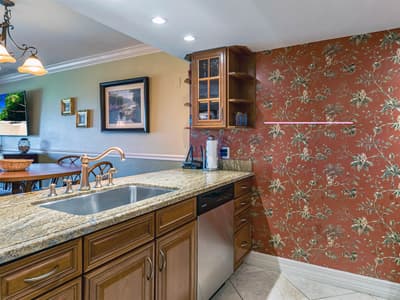 Beach Villa 2313, Upscale and Beautiful Beach Front Condo with Gorgeous Gulf Sunsets
