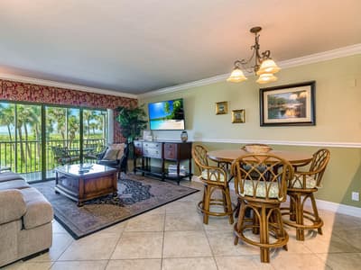 Beach Villa 2313, Upscale and Beautiful Beach Front Condo with Gorgeous Gulf Sunsets