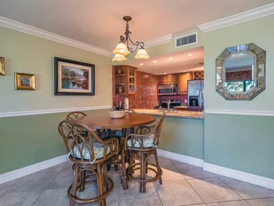 Beach Villa 2313, Upscale and Beautiful Beach Front Condo with Gorgeous Gulf Sunsets