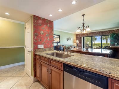 Beach Villa 2313, Upscale and Beautiful Beach Front Condo with Gorgeous Gulf Sunsets