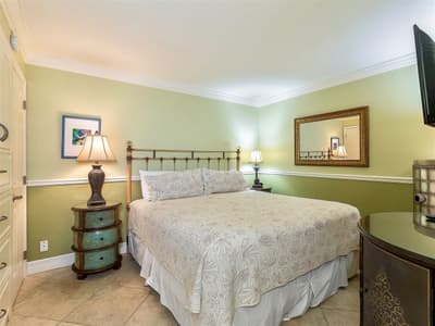 Beach Villa 2313, Upscale and Beautiful Beach Front Condo with Gorgeous Gulf Sunsets