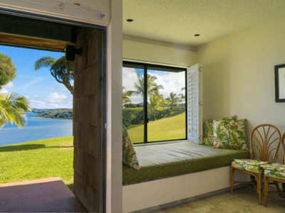 E2: 1 bedroom, 1st floor, oceanfront