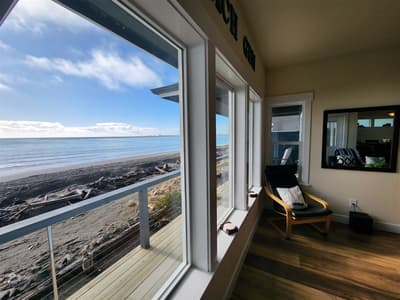 Beach Gem- Private Beach - Hot Tub