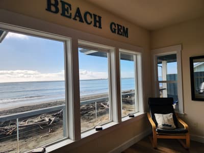 Beach Gem- Private Beach - Hot Tub