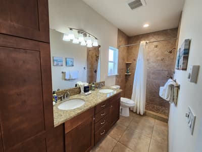 Beach Gem- Private Beach - Hot Tub