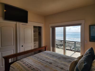 Beach Gem- Private Beach - Hot Tub