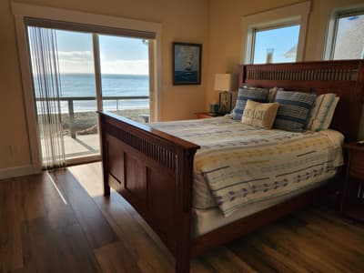 Beach Gem- Private Beach - Hot Tub