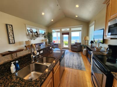 Casa de Playa-Beachfront Cottage